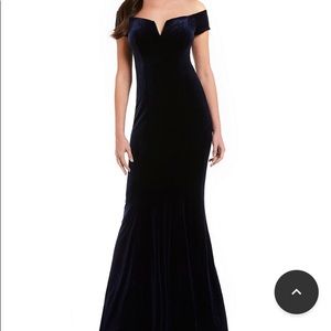 Sz 6 blue velvet vince camuto gown